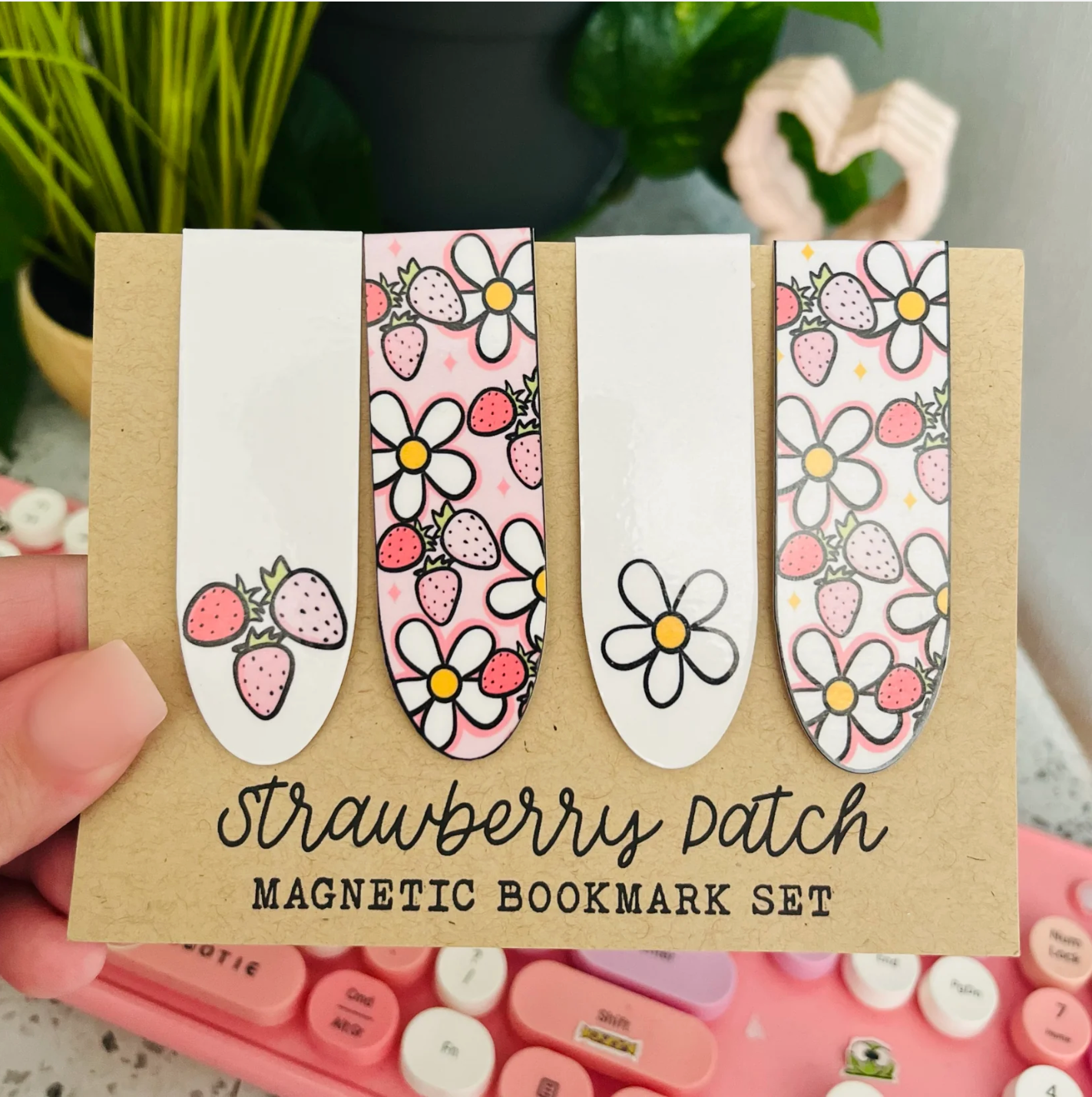 Strawberry Patch | Magnetic Bookmark Set